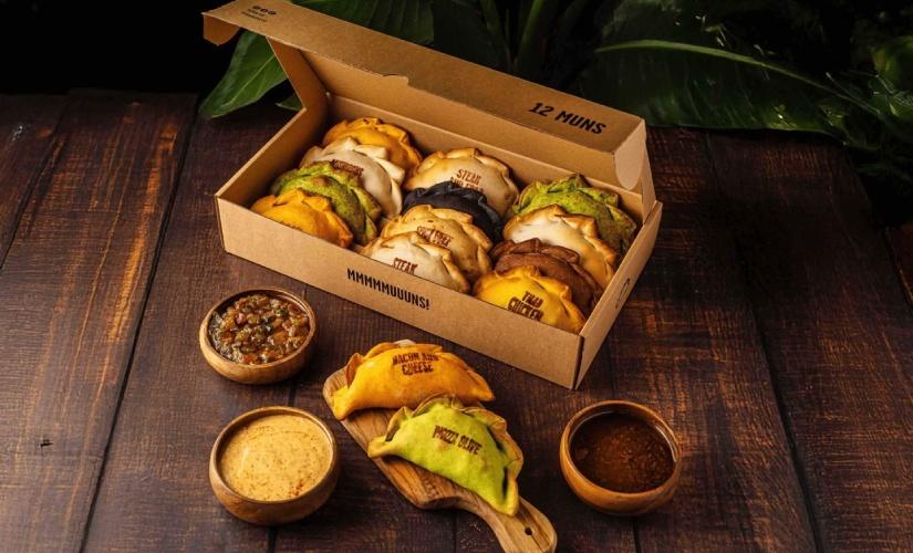 Las Muns inside Square One Shopping Centre