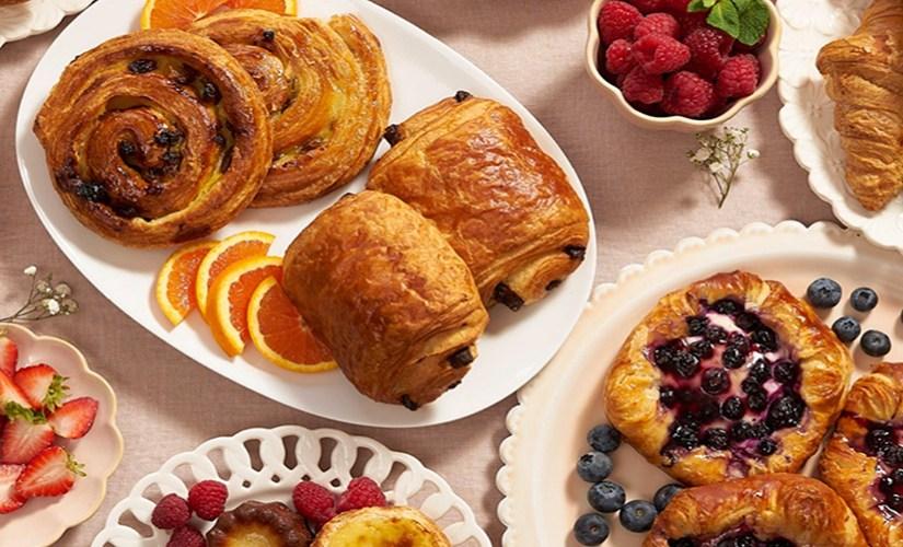 Au Pain Doré inside Square One Shopping Centre